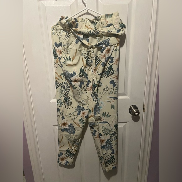 Floral Print Summer Pants - Picture 2 of 3